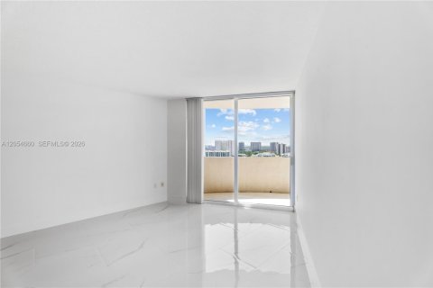 Купить кондоминиум в Авентура, Флорида 1 спальня, 79.9м2, № 2152428 - фото 3