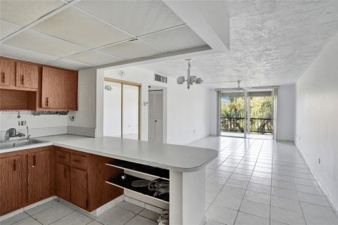 Condominio en venta en Plantation, Florida, 1 dormitorio, 61.32 m2 № 1920742 - foto 4