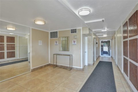 Condominio en venta en Plantation, Florida, 1 dormitorio, 61.32 m2 № 1920742 - foto 19