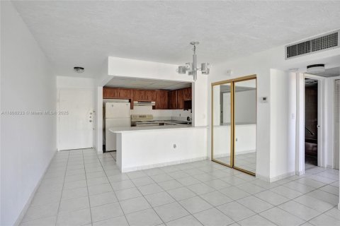 Condominio en venta en Plantation, Florida, 1 dormitorio, 61.32 m2 № 1920742 - foto 10