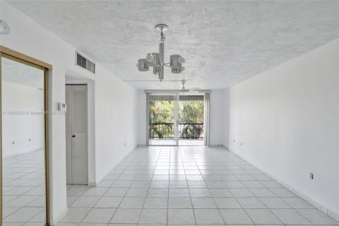 Condominio en venta en Plantation, Florida, 1 dormitorio, 61.32 m2 № 1920742 - foto 5