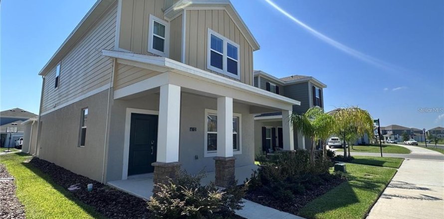 House in Clermont, Florida 4 bedrooms, 193.14 sq.m. № 2284057