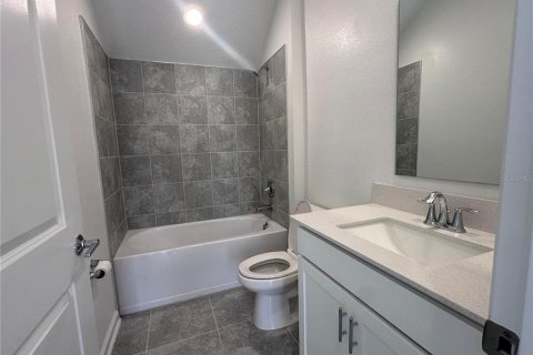 House in Clermont, Florida 4 bedrooms, 193.14 sq.m. № 2284057 - photo 9