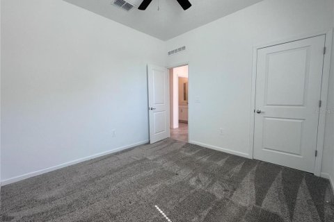 House in Clermont, Florida 4 bedrooms, 193.14 sq.m. № 2284057 - photo 13