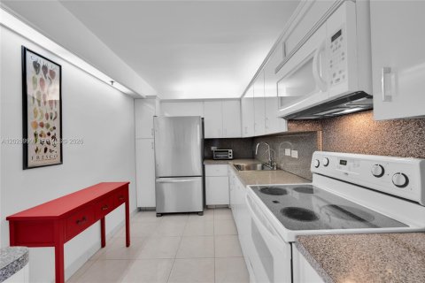 Condo in Aventura, Florida, 2 bedrooms № 2154691 - photo 9