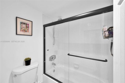 Condo in Aventura, Florida, 2 bedrooms № 2154691 - photo 8