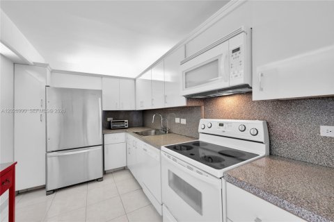 Condo in Aventura, Florida, 2 bedrooms № 2154691 - photo 7