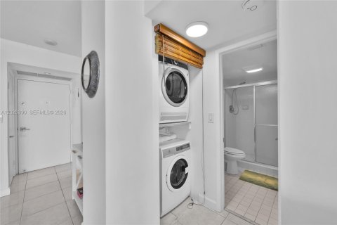 Condo in Aventura, Florida, 2 bedrooms № 2154691 - photo 27