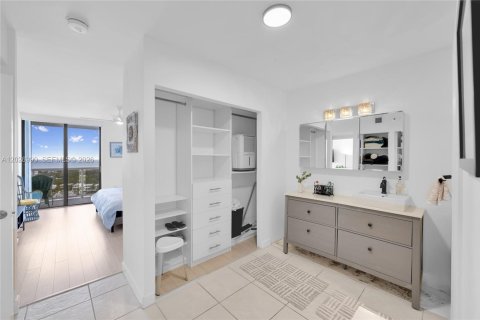 Condo in Aventura, Florida, 2 bedrooms № 2154691 - photo 23