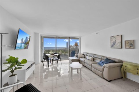 Condo in Aventura, Florida, 2 bedrooms № 2154691 - photo 22
