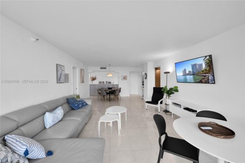 Condo in Aventura, Florida, 2 bedrooms № 2154691 - photo 15