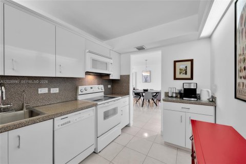 Condo in Aventura, Florida, 2 bedrooms № 2154691 - photo 26