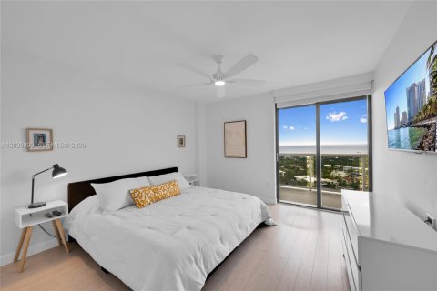 Condo in Aventura, Florida, 2 bedrooms № 2154691 - photo 13