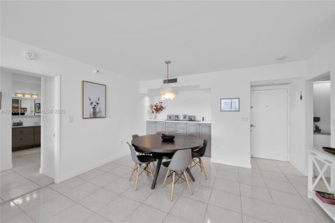 Condo in Aventura, Florida, 2 bedrooms № 2154691 - photo 3