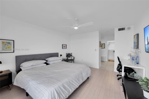 Condo in Aventura, Florida, 2 bedrooms № 2154691 - photo 24