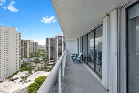 Condo in Aventura, Florida, 2 bedrooms № 2154691 - photo 30