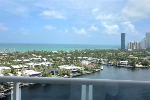 Condo in Aventura, Florida, 2 bedrooms № 2154691 - photo 2