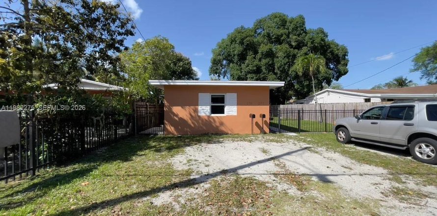 House in Miami, Florida 1 bedroom, 46.45 sq.m. № 2045233