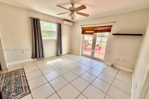 Immobilier commercial à louer à Miami, Floride № 2386851 - photo 2