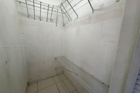 Immobilier commercial à louer à Miami, Floride № 2386851 - photo 6