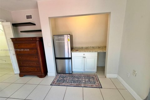Immobilier commercial à louer à Miami, Floride № 2386851 - photo 3
