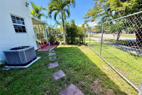 Immobilier commercial à louer à Miami, Floride № 2386851 - photo 8