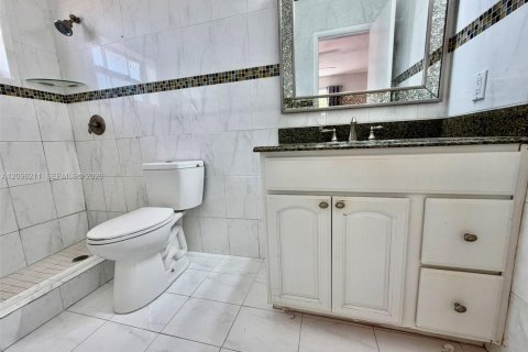 Immobilier commercial à louer à Miami, Floride № 2386851 - photo 5