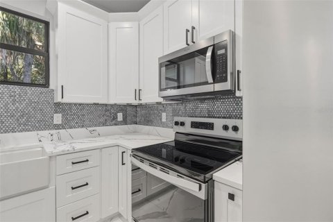 Villa ou maison à vendre à North Port, Floride: 4 chambres, 153.29 m2 № 2151476 - photo 16
