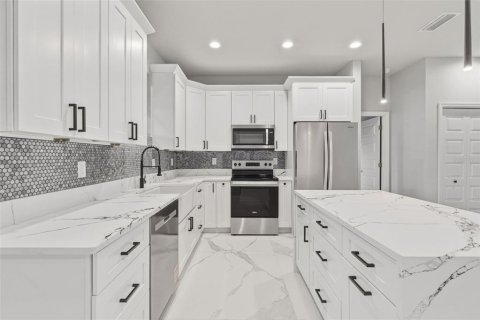 Villa ou maison à vendre à North Port, Floride: 4 chambres, 153.29 m2 № 2151476 - photo 11