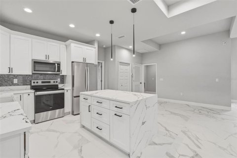 Villa ou maison à vendre à North Port, Floride: 4 chambres, 153.29 m2 № 2151476 - photo 10