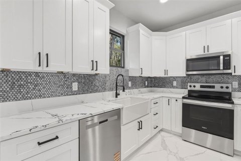 Villa ou maison à vendre à North Port, Floride: 4 chambres, 153.29 m2 № 2151476 - photo 14