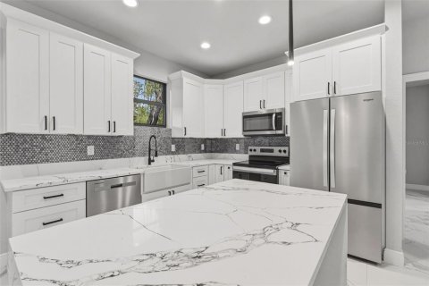 Villa ou maison à vendre à North Port, Floride: 4 chambres, 153.29 m2 № 2151476 - photo 13