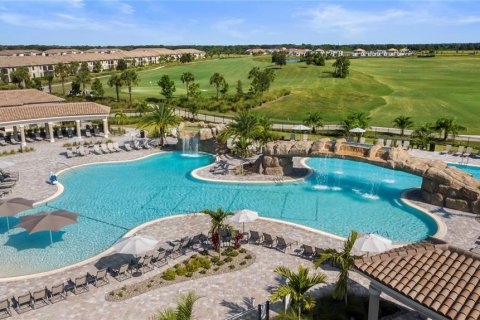 Condominio en alquiler en Lakewood Ranch, Florida, 2 dormitorios, 107.21 m2 № 231554 - foto 1