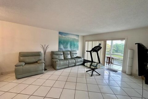Condo in Lauderhill, Florida, 2 bedrooms  № 2399647 - photo 5