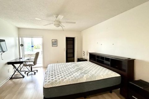 Condo in Lauderhill, Florida, 2 bedrooms  № 2399647 - photo 14