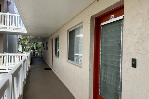 Condo in Lauderhill, Florida, 2 bedrooms  № 2399647 - photo 28