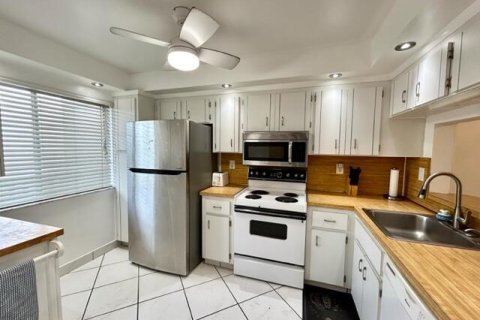 Condo in Lauderhill, Florida, 2 bedrooms  № 2399647 - photo 10