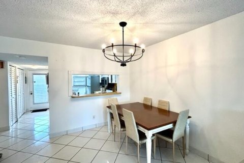 Condo in Lauderhill, Florida, 2 bedrooms  № 2399647 - photo 7