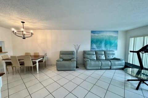 Condo in Lauderhill, Florida, 2 bedrooms  № 2399647 - photo 6