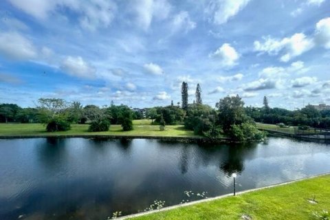 Condo in Lauderhill, Florida, 2 bedrooms  № 2399647 - photo 23