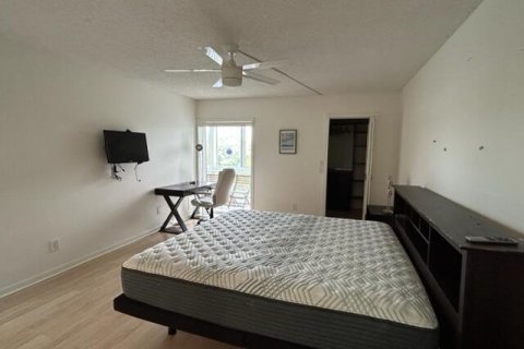 Condo in Lauderhill, Florida, 2 bedrooms  № 2399647 - photo 15