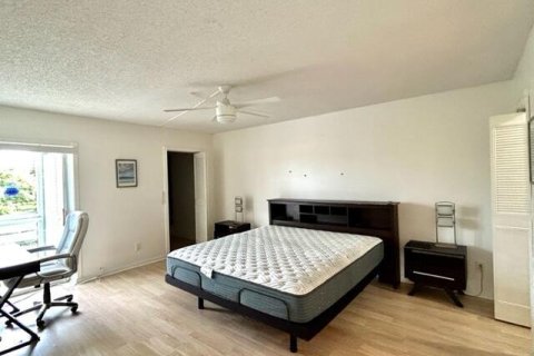 Condo in Lauderhill, Florida, 2 bedrooms  № 2399647 - photo 13