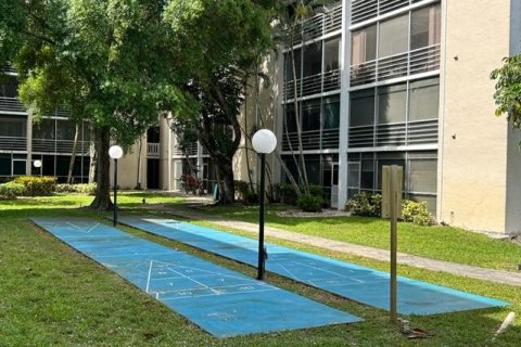 Condo in Lauderhill, Florida, 2 bedrooms  № 2399647 - photo 27