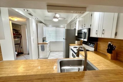 Condo in Lauderhill, Florida, 2 bedrooms  № 2399647 - photo 12