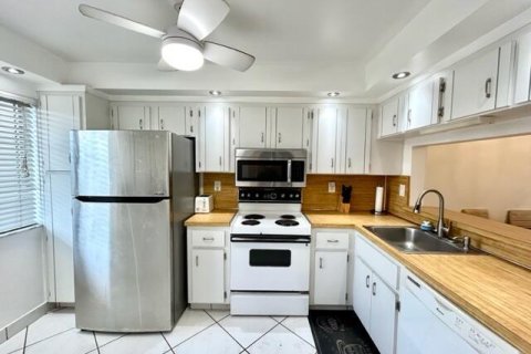 Condo in Lauderhill, Florida, 2 bedrooms  № 2399647 - photo 4