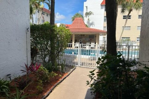 Condo in Lauderhill, Florida, 2 bedrooms  № 2399647 - photo 25