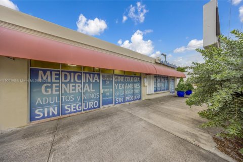 Commercial property in Miami, Florida № 1967899 - photo 13