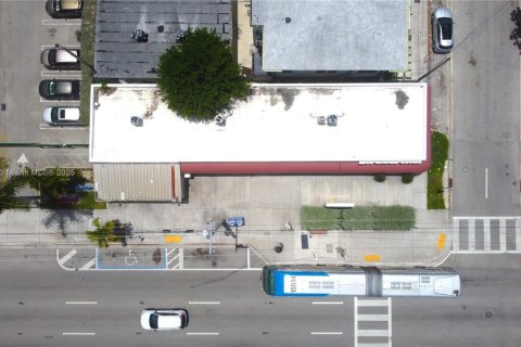 Commercial property in Miami, Florida № 1967899 - photo 8