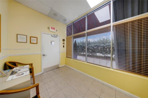 Commercial property in Miami, Florida № 1967899 - photo 21