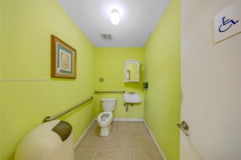 Commercial property in Miami, Florida № 1967899 - photo 26